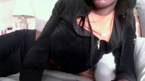 Snapshot of labellanicholexx chatting on 12/16/24, 07:54 Bella online show from 12/16/24, 07:54