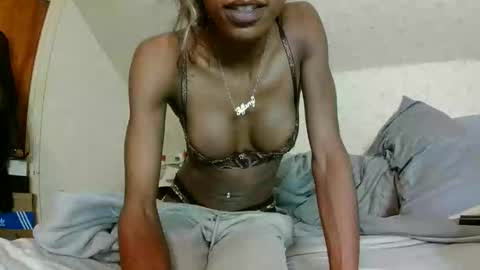 Snapshot of labellanicholexx chatting on 01/12/26, 10:15 Bella online show from 01/12/26, 10:15