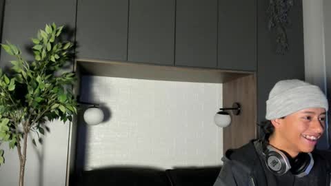 Snapshot of labrinthteasing chatting on 10/09/25, 12:14 labrinthteasing online show from 10/09/25, 12:14