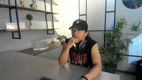 Snapshot of labrinthteasing chatting on 10/14/25, 12:06 labrinthteasing online show from 10/14/25, 12:06