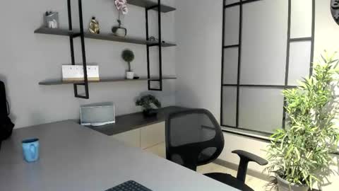 Snapshot of labrinthteasing chatting on 10/19/25, 12:06 labrinthteasing online show from 10/19/25, 12:06