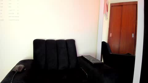 Snapshot of lace_victoria chatting on 01/09/25, 01:08 lace_victoria online show from 01/09/25, 01:08