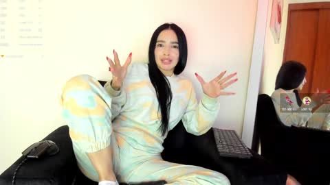 Snapshot of lace_victoria chatting on 01/10/25, 03:29 lace_victoria online show from 01/10/25, 03:29