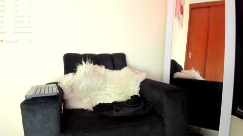 Snapshot of lace_victoria chatting on 02/07/25, 04:27 lace_victoria online show from 02/07/25, 04:27