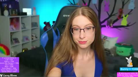 Lacey Bloom online show from 04/17/26, 01:30