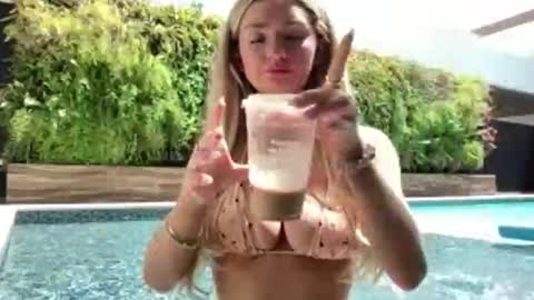 Lacey Thomas online show from 10/10/25, 04:39