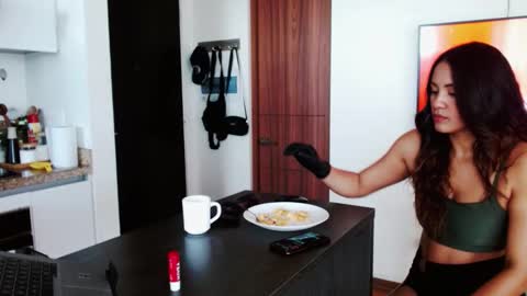 Snapshot of lachicadelcan chatting on 11/13/25, 02:27 Jazmin online show from 11/13/25, 02:27