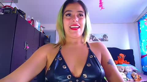 Snapshot of lacolombiana_bitch chatting on 05/27/26, 07:55 Valentina online show from 05/27/26, 07:55