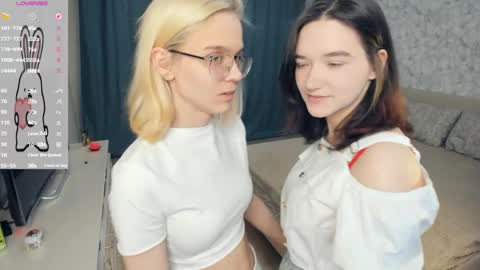 Violet and Isabel online show from 05/06/26, 07:30