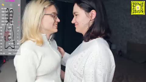 Violet and Isabel online show from 07/07/26, 07:07