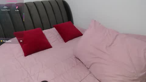 Mia online show from 04/10/26, 10:47