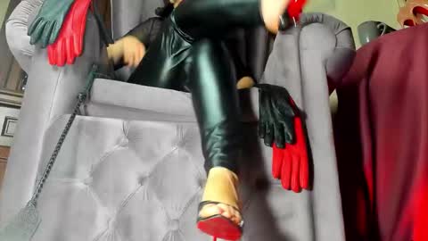 Snapshot of lady__leather chatting on 11/04/25, 03:11 GoddessLeather online show from 11/04/25, 03:11