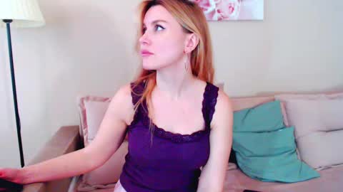 Snapshot of lady__moon__ chatting on 01/26/25, 01:04 Lady moon online show from 01/26/25, 01:04