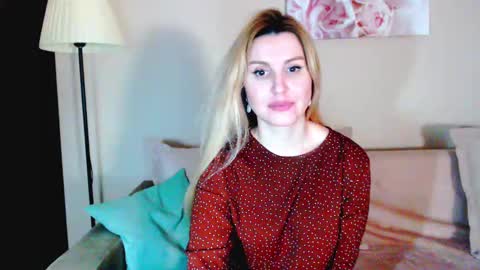 Snapshot of lady__moon__ chatting on 01/27/25, 04:54 Lady moon online show from 01/27/25, 04:54