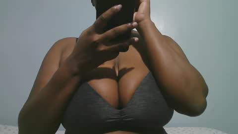 lady_dearra online show from 02/19/26, 02:51