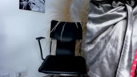 Snapshot of lady_falcon chatting on 01/25/25, 05:07 LADY online show from 01/25/25, 05:07