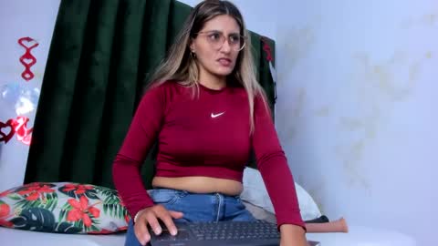 Snapshot of lady_falcon chatting on 02/16/25, 01:58 LADY online show from 02/16/25, 01:58