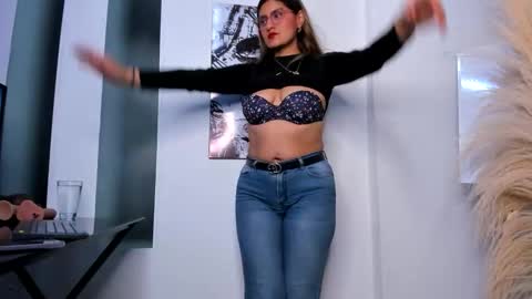 Snapshot of lady_falcon chatting on 11/21/25, 02:10 LADY online show from 11/21/25, 02:10