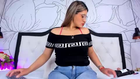 LADY  online show from 03/27/26, 02:17