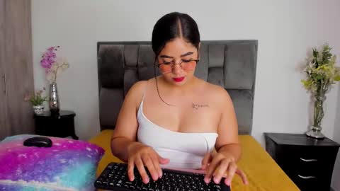 Snapshot of lady_fox69_ chatting on 10/15/25, 01:44 Lady Foxx online show from 10/15/25, 01:44