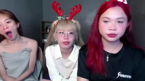 Snapshot of lady_galacticax chatting on 12/27/24, 06:03    online show from 12/27/24, 06:03