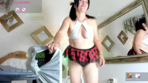 Snapshot of lady_hellen chatting on 05/13/26, 06:16 online show from 05/13/26, 06:16