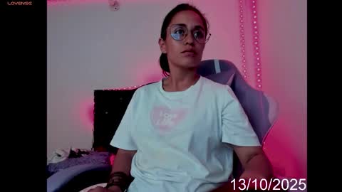 Snapshot of lady_jhana chatting on 11/18/25, 12:09 Jhana online show from 11/18/25, 12:09