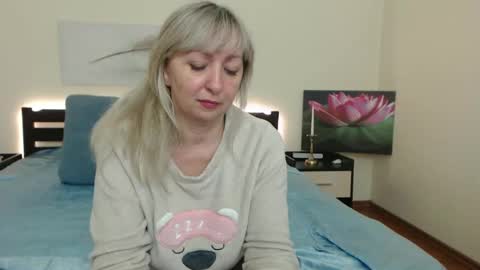 Snapshot of lady_milf_hot chatting on 12/10/24, 04:49 Sofi online show from 12/10/24, 04:49