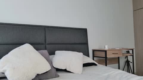    700  1300 -5 online show from 01/18/26, 12:31