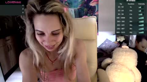 Snapshot of lady_smile69 chatting on 07/19/26, 08:29 lady_smile69 online show from 07/19/26, 08:29