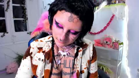 Snapshot of lady_sontse_ chatting on 12/18/25, 07:53 Mia online show from 12/18/25, 07:53