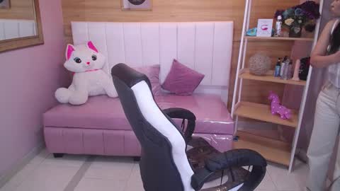 Snapshot of lady_violet_bridgerton_a chatting on 02/06/25, 05:09 Lady Violet Bridgerton online show from 02/06/25, 05:09