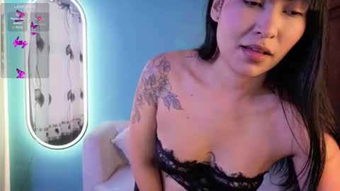 Snapshot of lady_violet_bridgerton_a chatting on 10/17/25, 06:21 Lady Violet Bridgerton online show from 10/17/25, 06:21