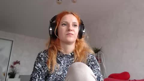 Snapshot of ladybigsmile chatting on 11/07/25, 06:57 Sima Ladybigsmile online show from 11/07/25, 06:57