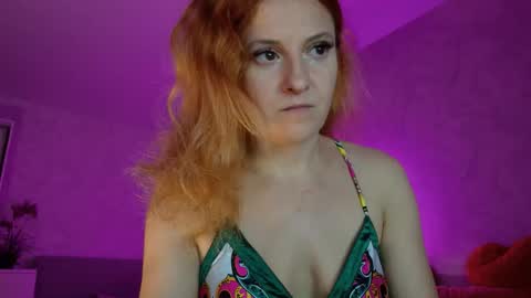 Snapshot of ladybigsmile chatting on 11/19/25, 04:23 Sima Ladybigsmile online show from 11/19/25, 04:23