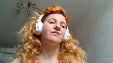 Snapshot of ladybigsmile chatting on 05/02/26, 10:09 Sima Ladybigsmile online show from 05/02/26, 10:09