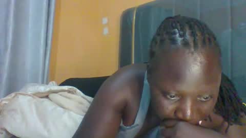 lindah32 online show from 11/18/25, 04:33