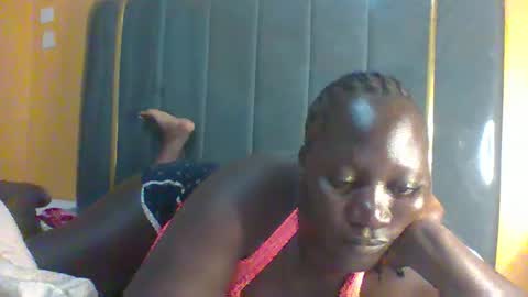 lindah32 online show from 11/19/25, 06:30