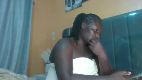 lindah32 online show from 11/21/25, 11:03