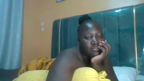 lindah32 online show from 02/15/26, 05:42