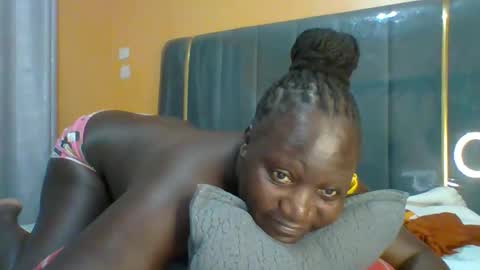 lindah32 online show from 02/25/26, 04:16