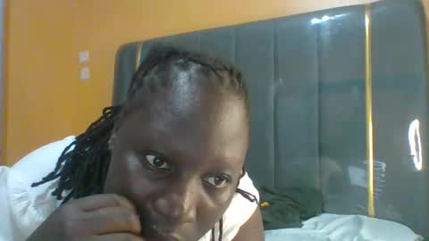Snapshot of ladyblossoms19 chatting on 06/03/26, 02:33 lindah32 online show from 06/03/26, 02:33