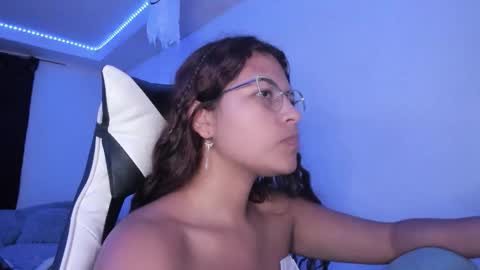 Snapshot of ladybrown_16 chatting on 10/25/25, 01:57 Lady online show from 10/25/25, 01:57