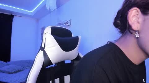 Snapshot of ladybrown_16 chatting on 10/26/25, 02:28 Lady online show from 10/26/25, 02:28