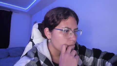 Snapshot of ladybrown_16 chatting on 11/09/25, 02:10 Lady online show from 11/09/25, 02:10