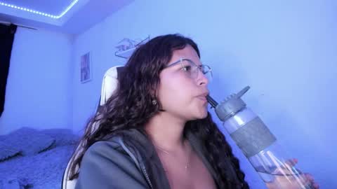 Snapshot of ladybrown_16 chatting on 11/11/25, 02:33 Lady online show from 11/11/25, 02:33