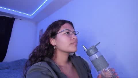 Snapshot of ladybrown_16 chatting on 11/11/25, 10:43 Lady online show from 11/11/25, 10:43