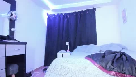 Snapshot of ladybrown_16 chatting on 11/15/25, 01:58 Lady online show from 11/15/25, 01:58