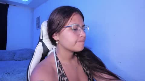 Snapshot of ladybrown_16 chatting on 11/20/25, 02:12 Lady online show from 11/20/25, 02:12