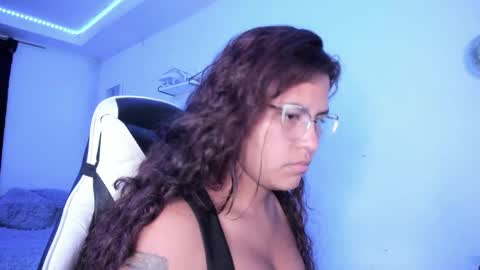 Snapshot of ladybrown_16 chatting on 11/23/25, 02:55 Lady online show from 11/23/25, 02:55